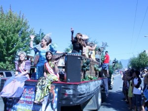 First Pinoy Fiesta 2010-Simply the Best TV Show's Luisa Marshall waving to the crowd